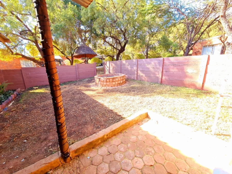 To Let 2 Bedroom Property for Rent in Melodie North West